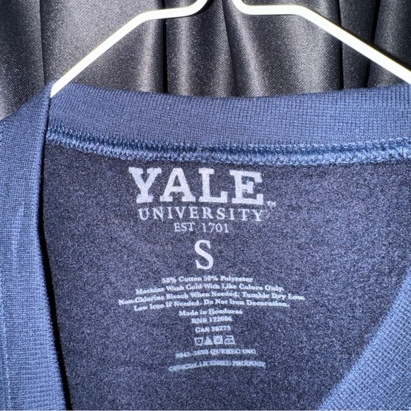 Cozy 50%, cotton, 50% polyester, YALE university, small crewneck sweatshirt - Picture 3 of 3